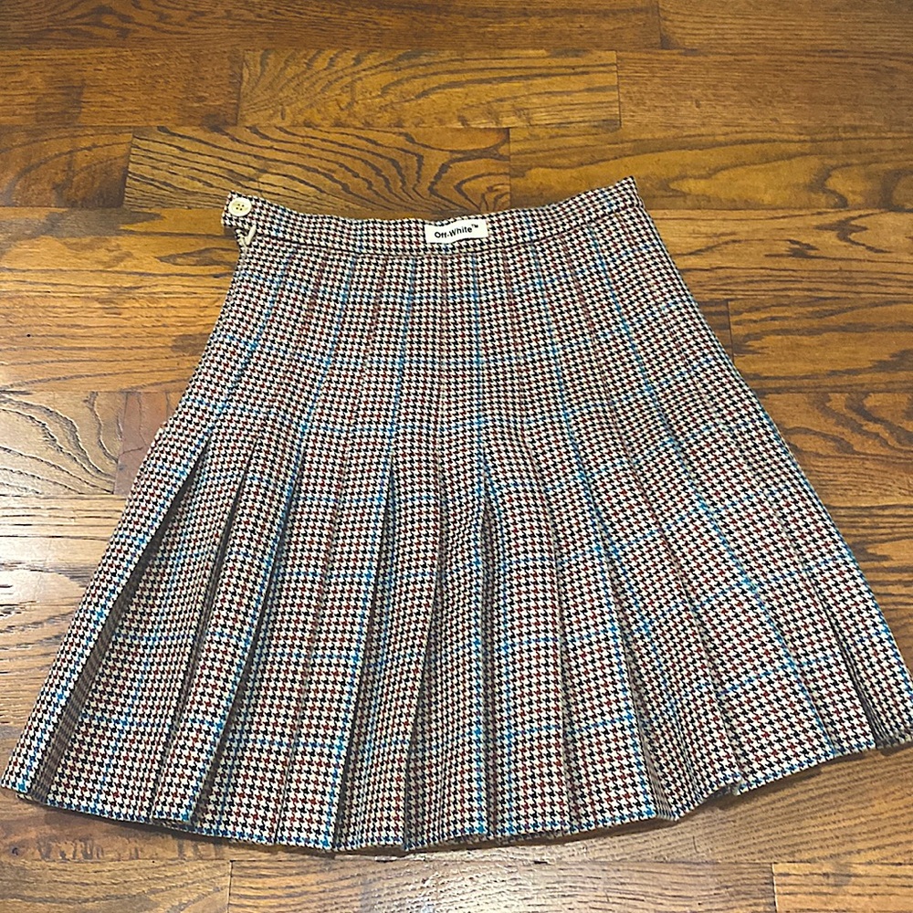 Off white very cute, pleated, wool skirt!!